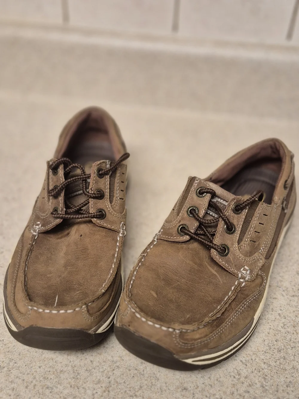 Skechers Relaxed Fit Men’s Size 8.5 Brown Suede Boat Shoes with Lace-Up Detail